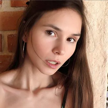 Leona Mia