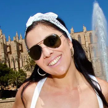Salma De Nora